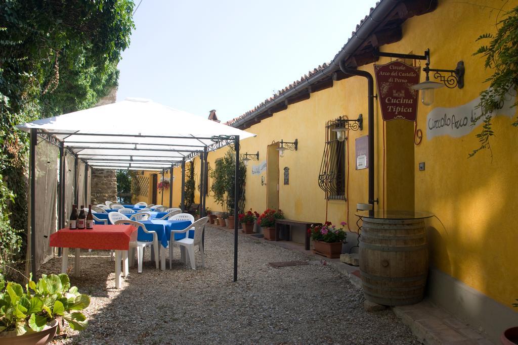 Arco Dei Nobili Bed & Breakfast Monforte dʼAlba Dış mekan fotoğraf