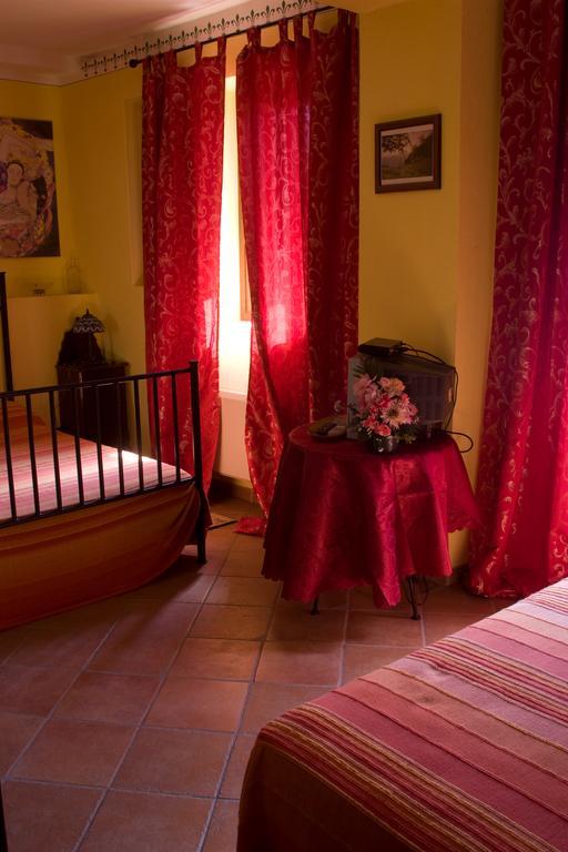 Arco Dei Nobili Bed & Breakfast Monforte dʼAlba Dış mekan fotoğraf