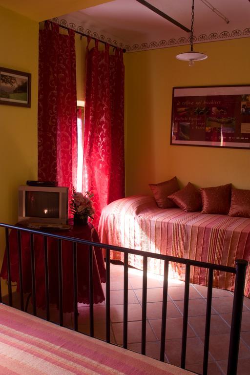 Arco Dei Nobili Bed & Breakfast Monforte dʼAlba Dış mekan fotoğraf
